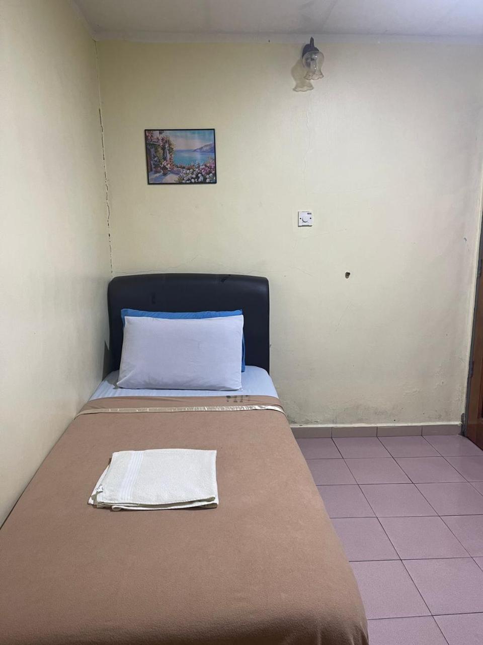 Oyo 90914 Hotel Mei Wah Kampong Selanchor Екстер'єр фото