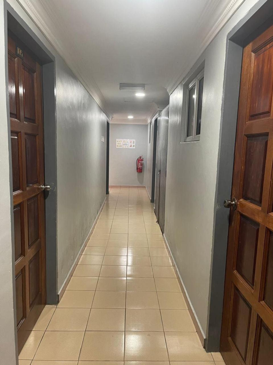 Oyo 90914 Hotel Mei Wah Kampong Selanchor Екстер'єр фото